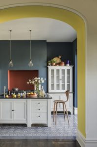 cosy kitchen colour blocking