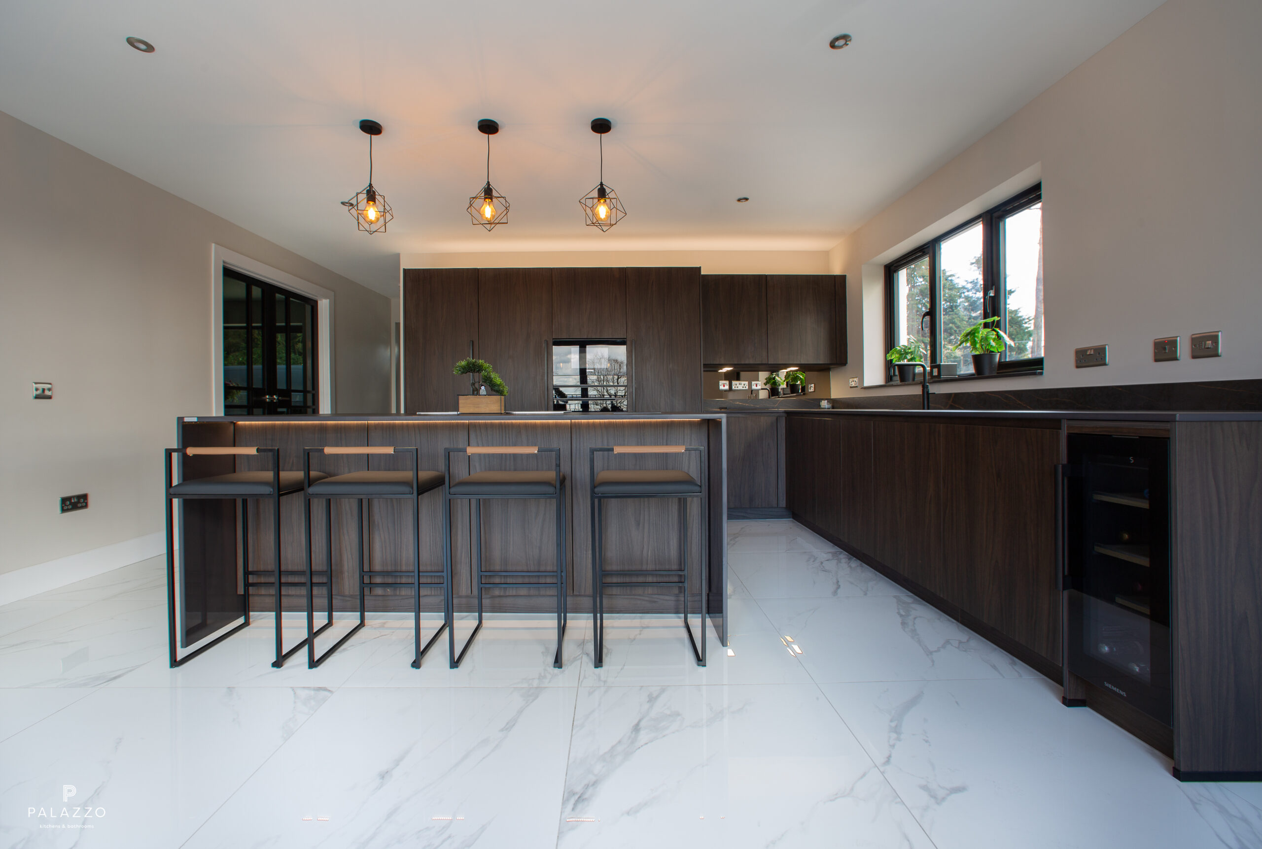 Image 9: An Elegant Modern Glasgow German Kitchen