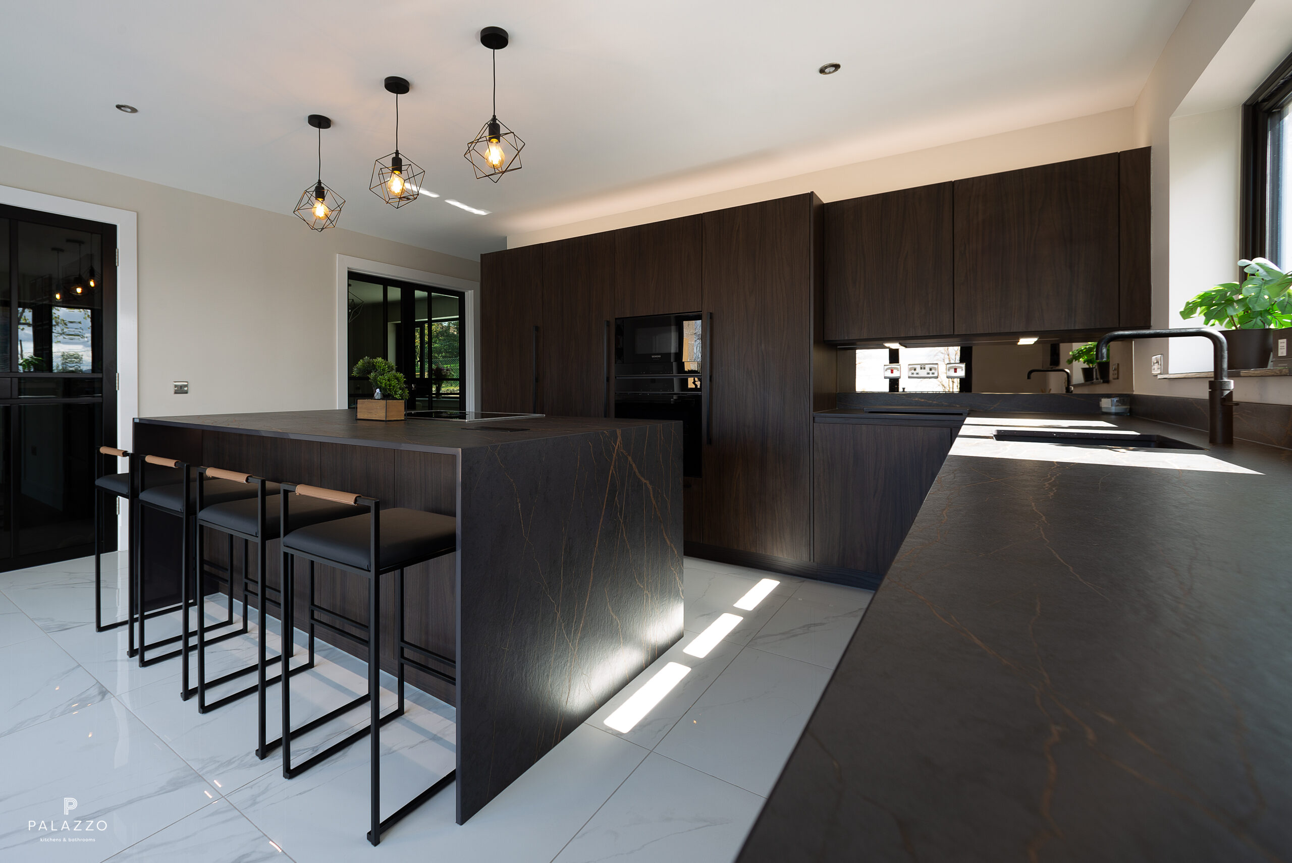 Image 14: An Elegant Modern Glasgow German Kitchen