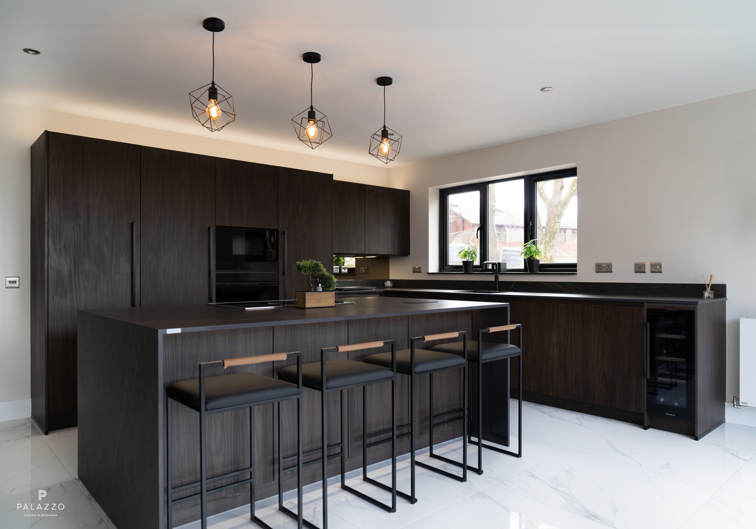 Image 4: An Elegant Modern Glasgow German Kitchen