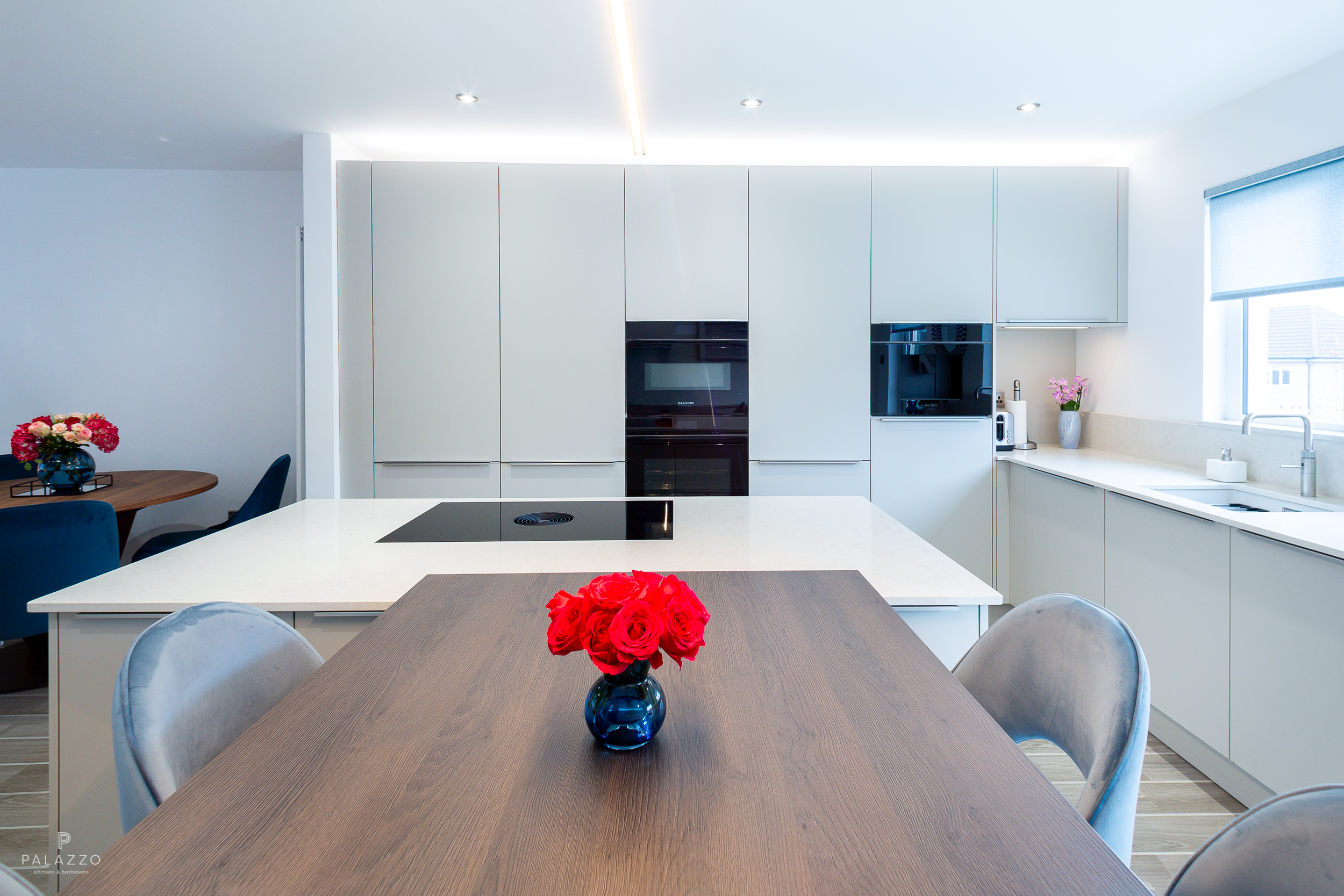 Image : A Modern Pebble Grey German Pronorm Kitchen in Newton Mearns